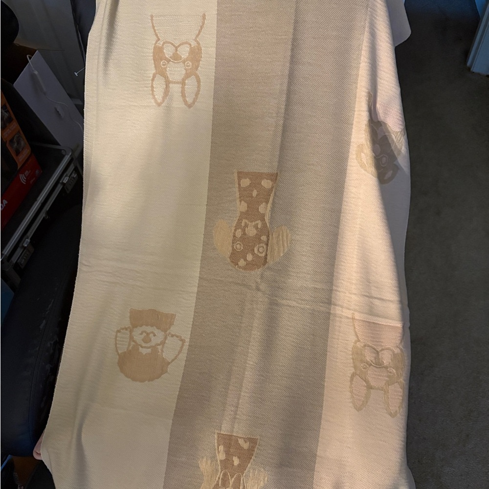 100 percent cashmere throw with animal decoration